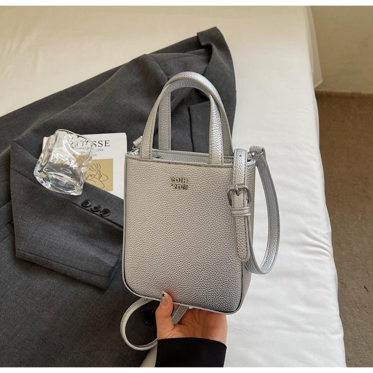 Small Mobile Phone Bag Women 2025 Summer New Simple Portable Messenger Bag Casual Simple Fashion Travel Small Square Bag