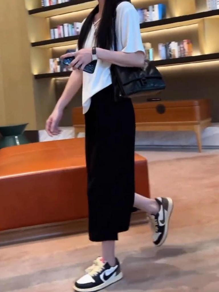 2025 Koreanischer High-Waist Schwarzer A-Linien Schlitzrock für Damen - Slim-Fit & Figurumschmeichelnd für Birnenförmige Körper