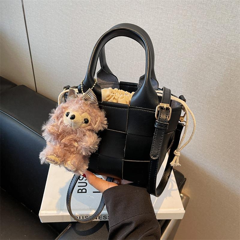 High-end Niche Woven Bag Women's New Versatile Messenger Bag Simple Portable Bucket Bag