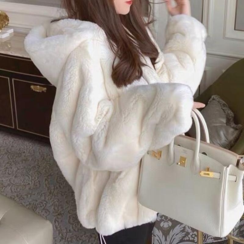 

Женское пальто с травяным мехом кролика Рекс, новинка 2023 года, зимнее стильное пальто с ароматным воротником-стойкой, свободное плюшевое пальто с капюшоном, трендовое