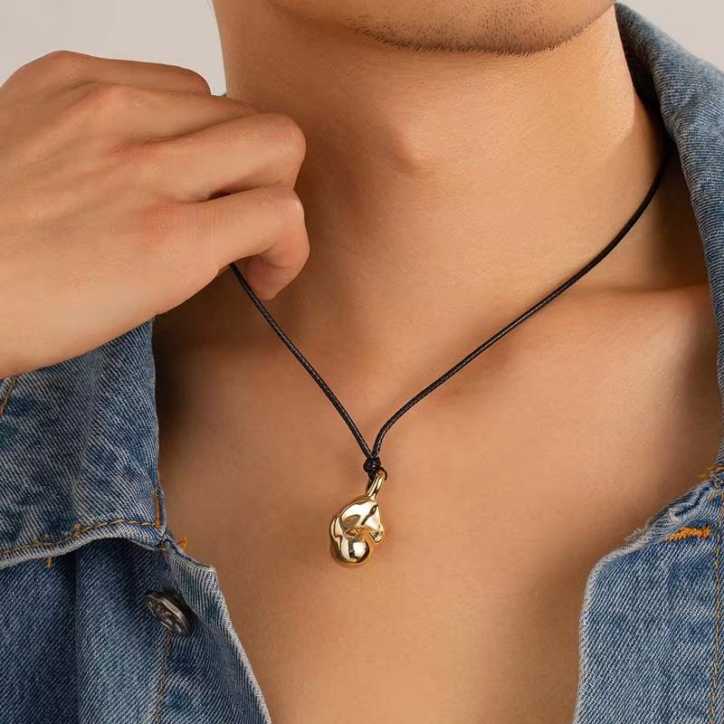 

Exaggerated Metal Big Love Heart Pendant Necklace for Women Fashion Black Rope Adjustable Necklace Party Zircon Accessories