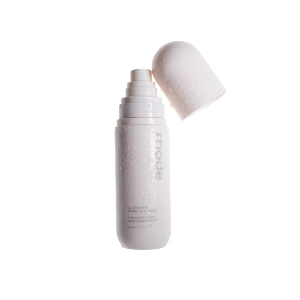 RHODE Hailey Beaver Hydratační mlha na obličej Glazing 80 ml