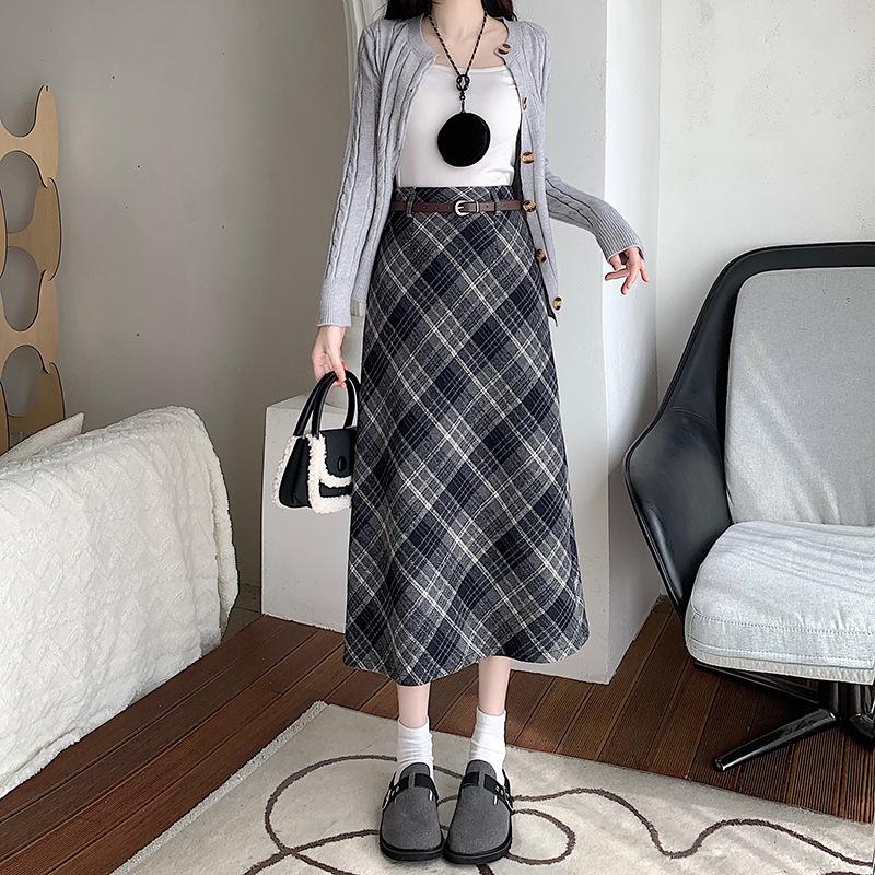 Plus Size Korean-Style Plaid Wool Skirt with Belt for Women