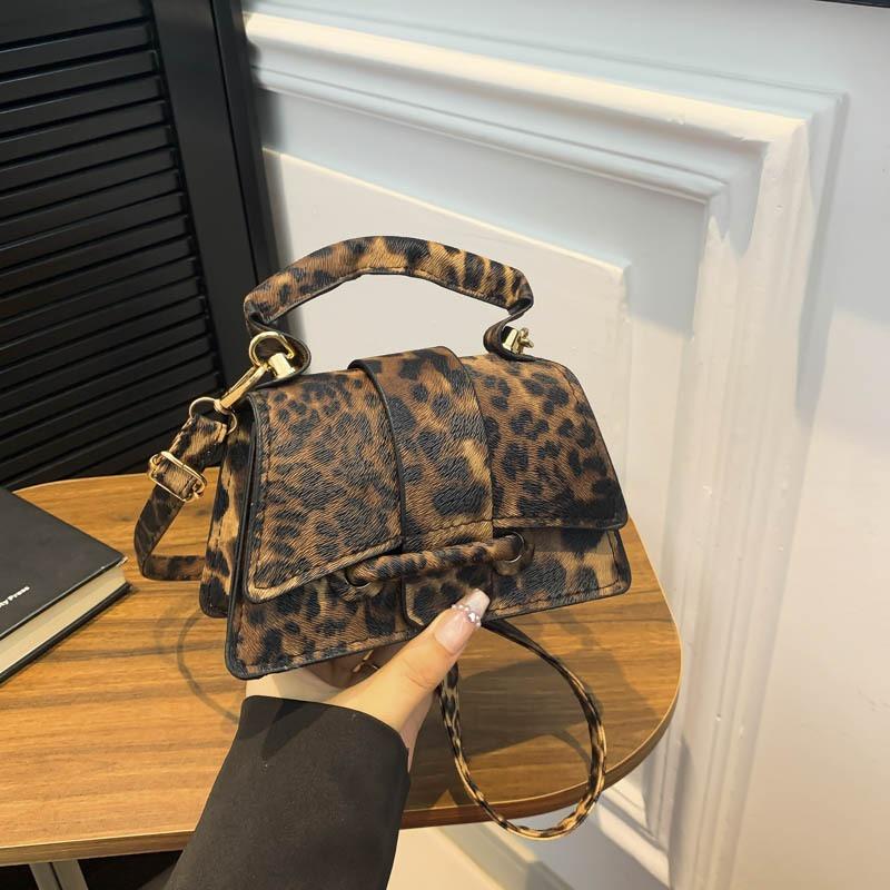Casual trend bag women's personality shoulder bag messenger bag spring and summer only beautiful woman fashion simple women's small square bag