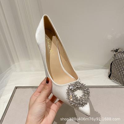 Weiße High Heels Damen 2025 neu Strass spitz zulaufend dünner Absatz Designgefühl Nische Französisch kleine High Heels einzelne Schuhe Damen