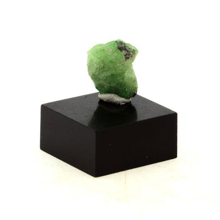 Pierres et Minéraux. Grenat Tsavorite. 8.2 ct. Manyara Region, Tanzanie.