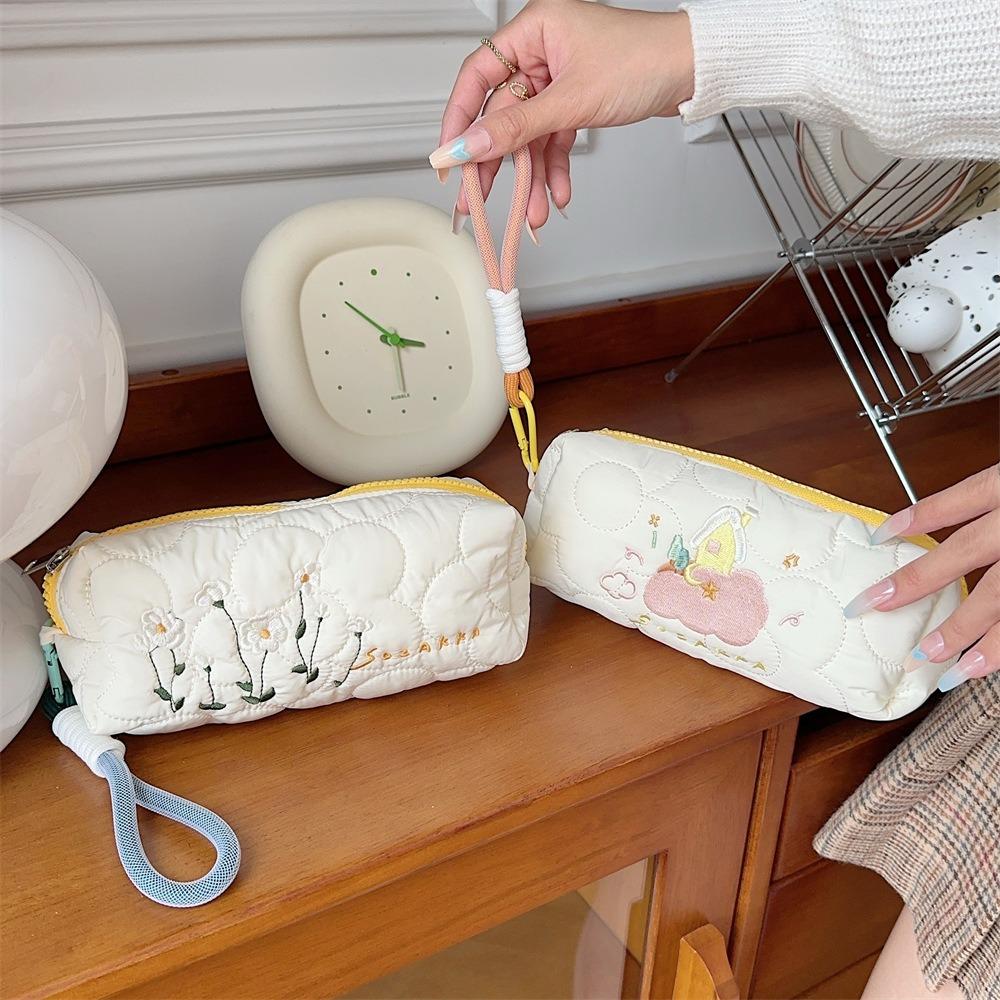 

Сумка для туалетных принадлежностей с цветочным узором и сумкой для хранения веревки. Портативная сумка для канцелярских принадлежностей.