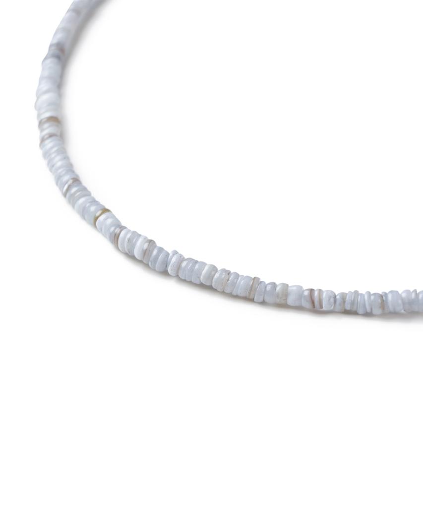 Decoroso Unisex Minimal Mother-Of-Pearl Bead Necklace [Light Gray]