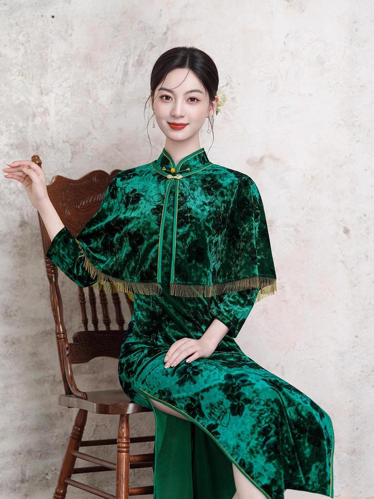 Elegant Green Velvet Cheongsam Two-Piece Set with Shawl for Weddings and Banquets