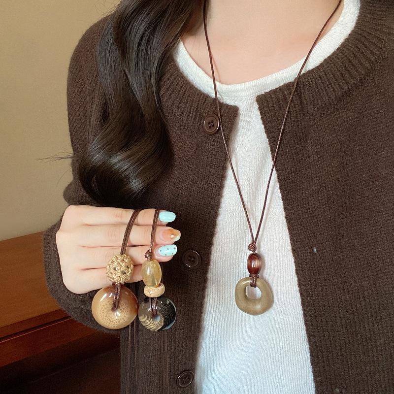 Bohemian Resin Round Pendant Necklace Fashion Commuter Sweater Chain Retro Ethnic Style Niche Decoration