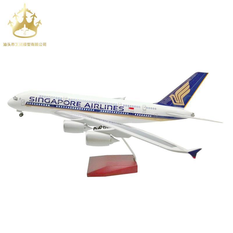 Airbus A380 Singapore Airlines with Wheels and Lights Simulation Aircraft Model Civil Aviation Model Gift Ornament