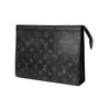 Louis Vuitton Pochette Voyage MM Monogram com Zíper e Acabamento em Couro Bolsa de Higiene Pessoal Clutch Médio Bolsas Masculinas Cinza M11764