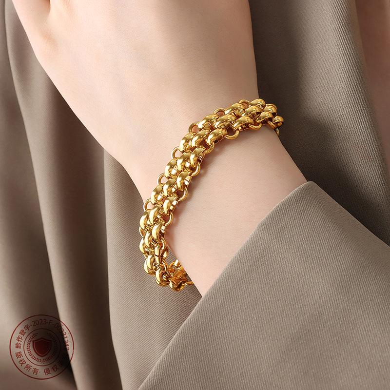 Chic Jewelry Set: Trendy Chain Necklace, Ring Buckle, and Gold-Plated Bracelet for a Cool, Versatile Style