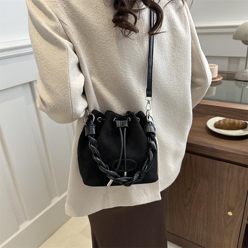 Women'S Bag, Bucket Bag, Niche Foreign Style Shoulder Bag, Matte Braided Rope, Bucket Bag, Fashionable Versatile Messenger Bag.