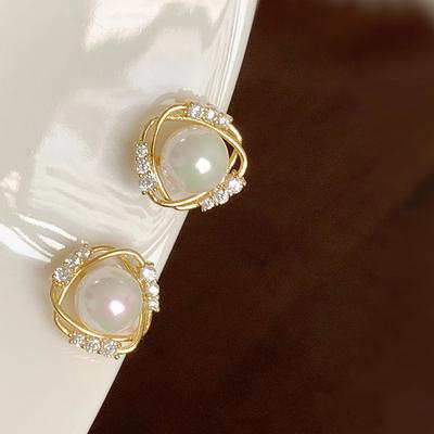 Pearl Stud Earrings Women's Retro French Niche Design Sense Diamond-set Small Earrings Summer Commuter Earrings