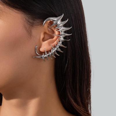 Grenzüberschreitender Punk Dorn Wirbelsäule Ohrklemme: Unregelmäßiges Metall, kein Piercing erforderlich, Unisex-Schmuck.