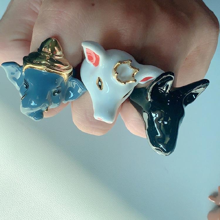 Einzigartiger Emaille-Tropfenring Verspieltes Elefanten-Ferkel-Design Goldfarbener Schmuck Metallische Textur für Modebegeisterte