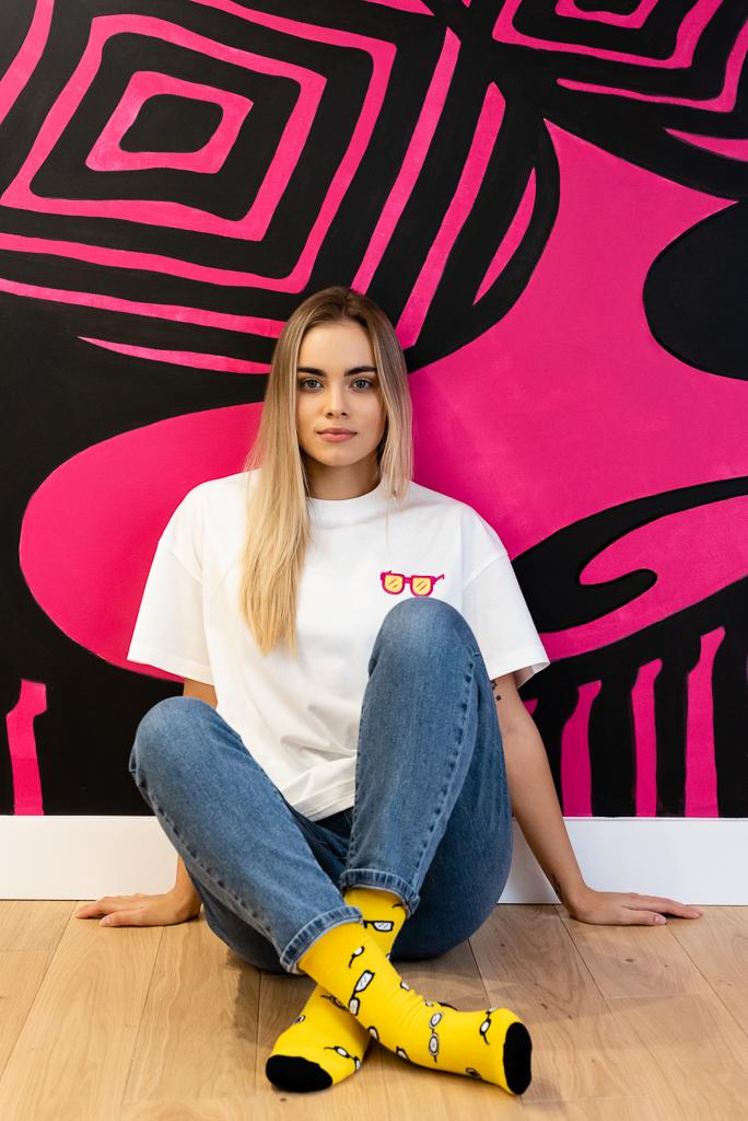Biała Koszulka Oversized Z Modnym Motywem Okularów, Stylowa I Wygodna, M
