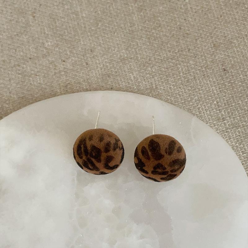 Herbst- und Winteratmosphäre Leopardenmuster Flanell Ohrstecker Damen Leichter Luxus Retro Einfache Persönlichkeit Mode Exquisite Vielseitige Ohrringe