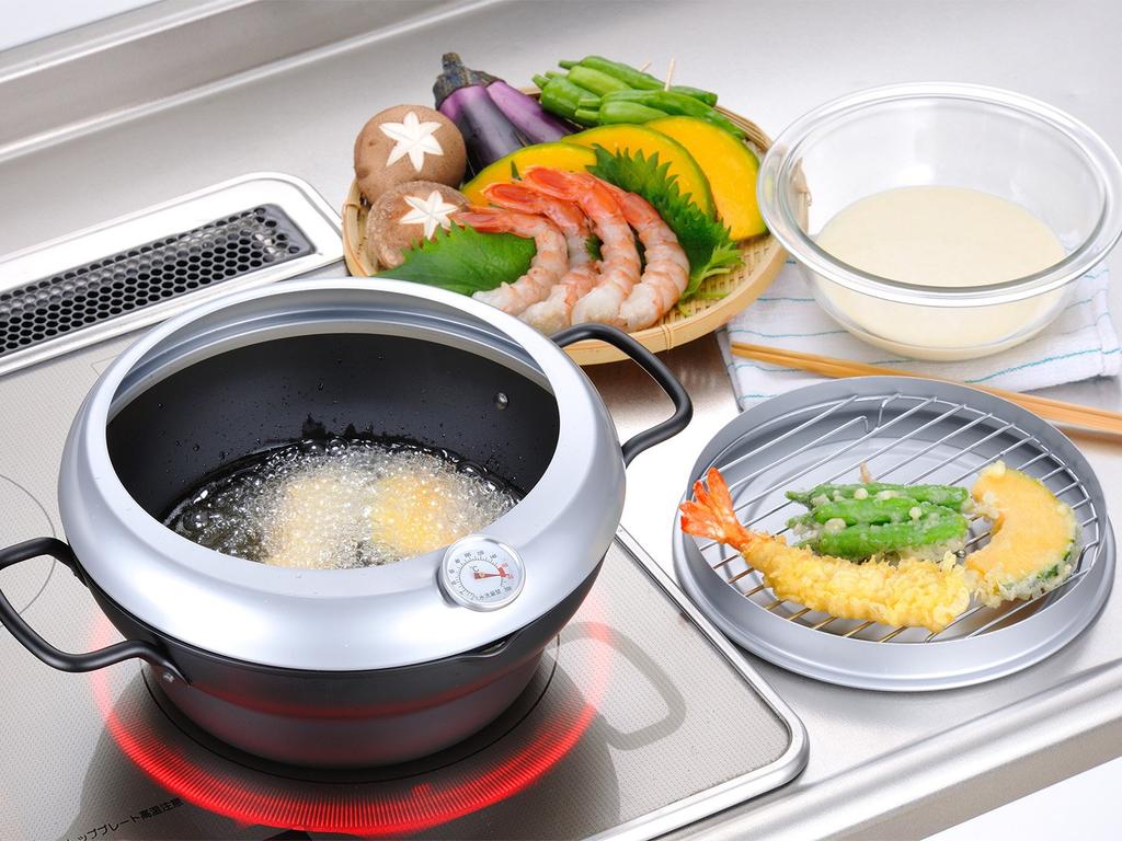 Wahei Freiz 24cm Iron Tempura Pot with Splatter Prevention, Lid, Thermometer, IH and Gas Compatible, Deep Fryer, Tempura Pot, Oil Drainer, Made in Jap