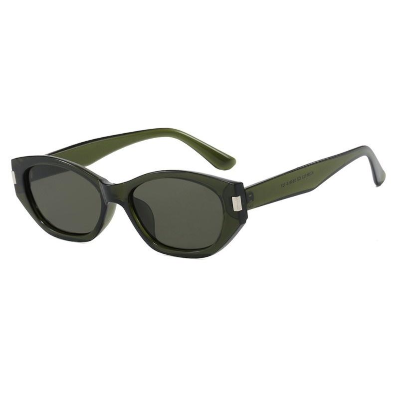 Retro Cat Eye Sunglasses Women Narrow Frame Designer Rivet Punk Gradient Lens Vintage Summer Eyewear