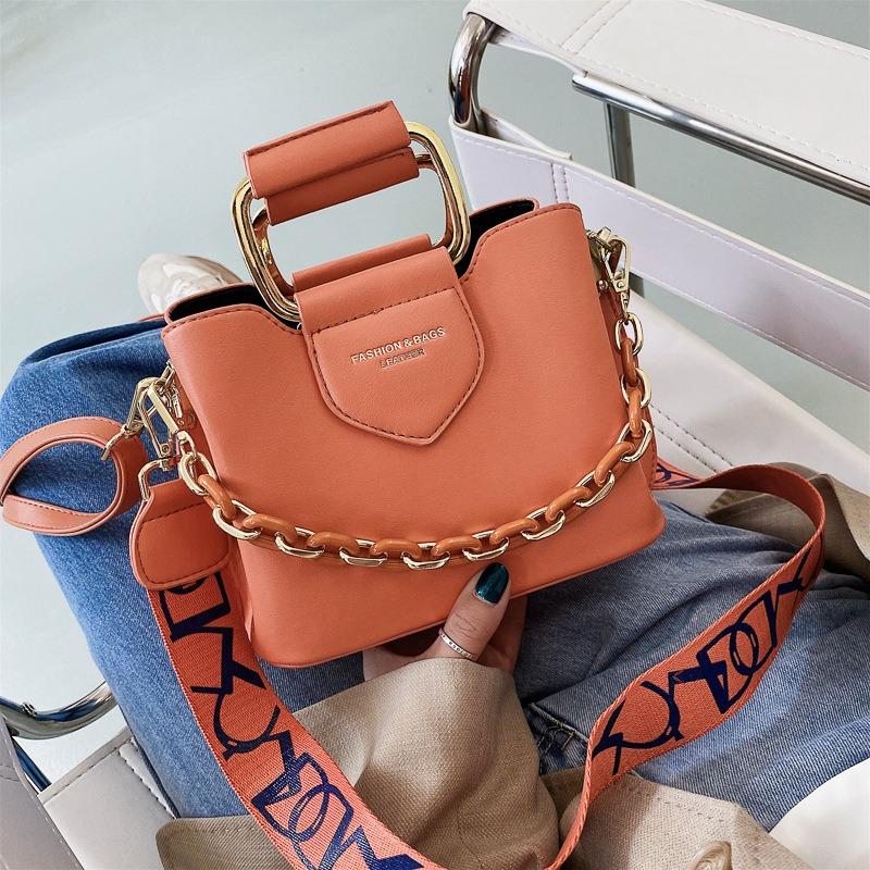 Women's bag new bucket bag Korean version shoulder bag handbag chain commuter bag messenger bag women's small bag