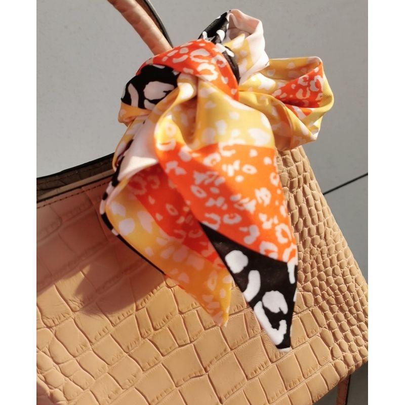 

Доступная роскошь Модная мода Мода Jumei Четыре цвета Сатиновый на ощупь Шелковый шарф Многофункциональный шарф для украшений Женское специальное предложение Color 1