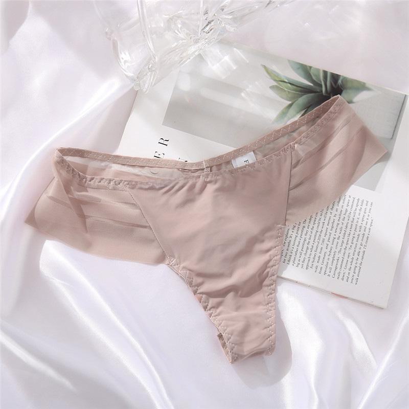 

Новые европейские и американские женские стринги больших размеров из ледяного шелка, бесшовный дизайн с низкой талией. С сексуальным полосатым кружевным краем. L (50-65 kg)