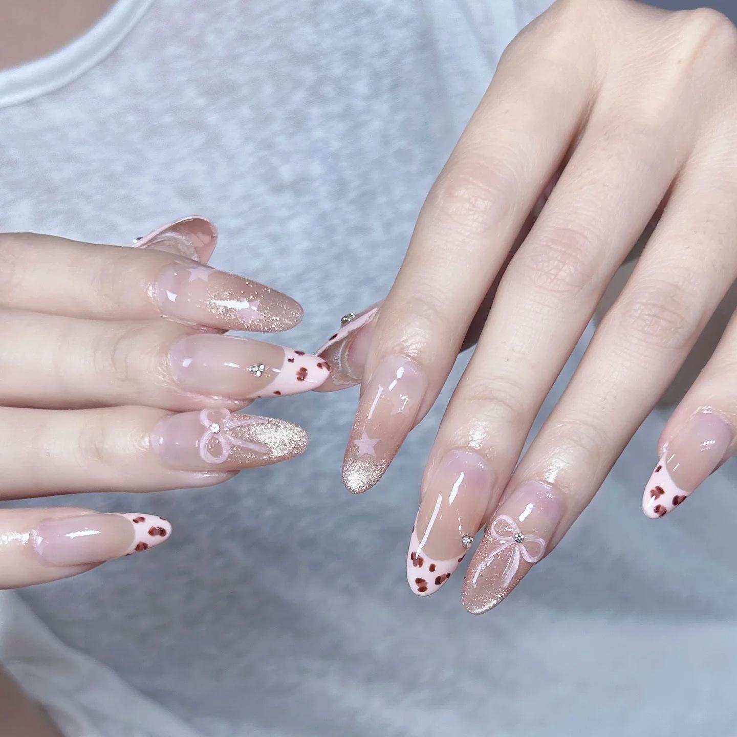

Pink Leopard 3D Rhinestone Glitter Cat Eye Bow Nails - Y2K Style