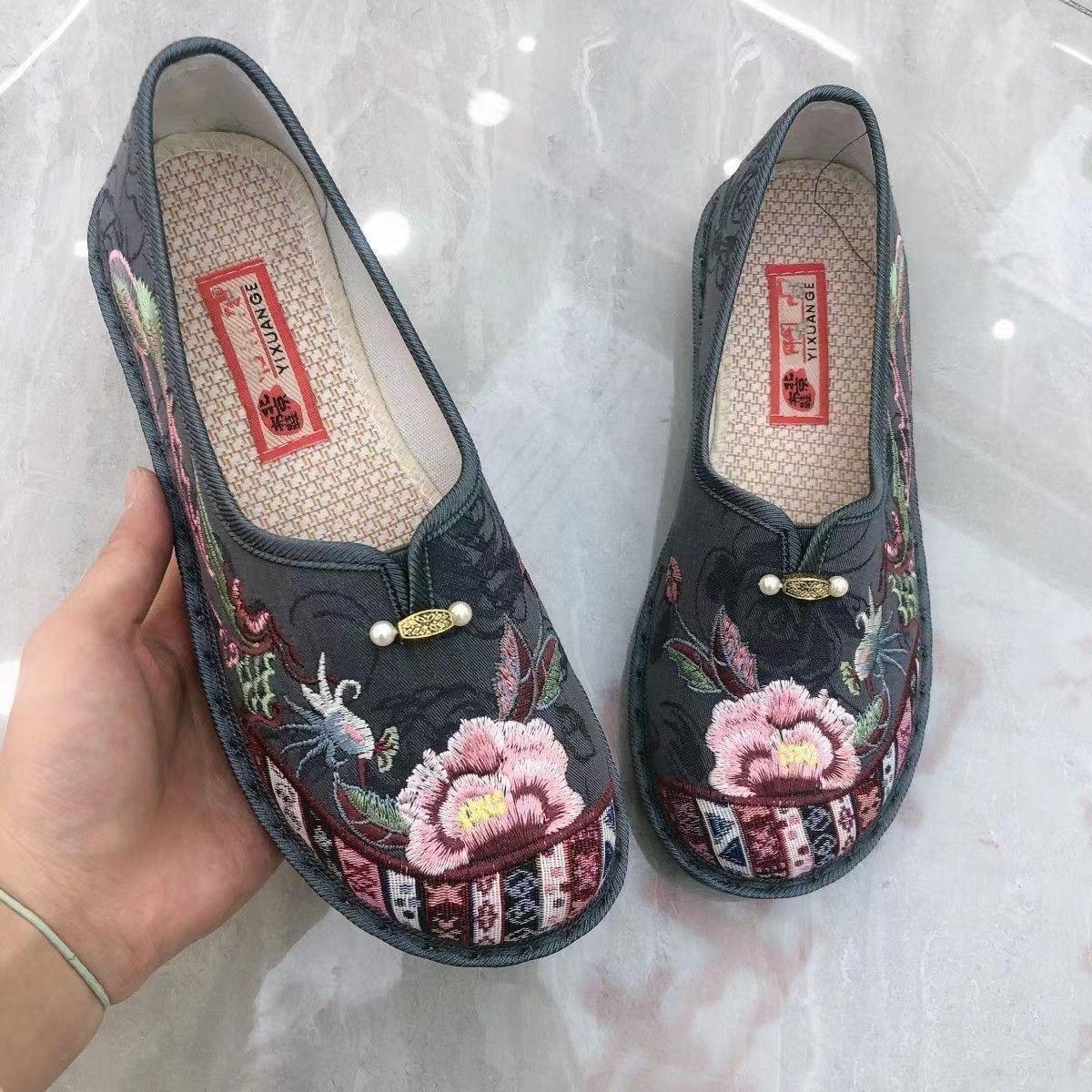 

Весенние новые туфли с вышивкой, туфли в китайском стиле, старые пекинские тканевые туфли, легкие туфли для матерей, плоские туфли на одной педали, женские туфли 41