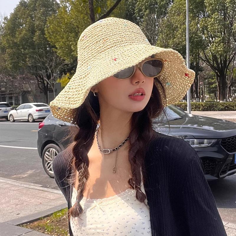 Chapeau d'été anti-UV à large bord Vacances à la plage Chapeau de paille de plage Étoiles colorées Tissage Chapeau de pêcheur Chapeau de pêcheur