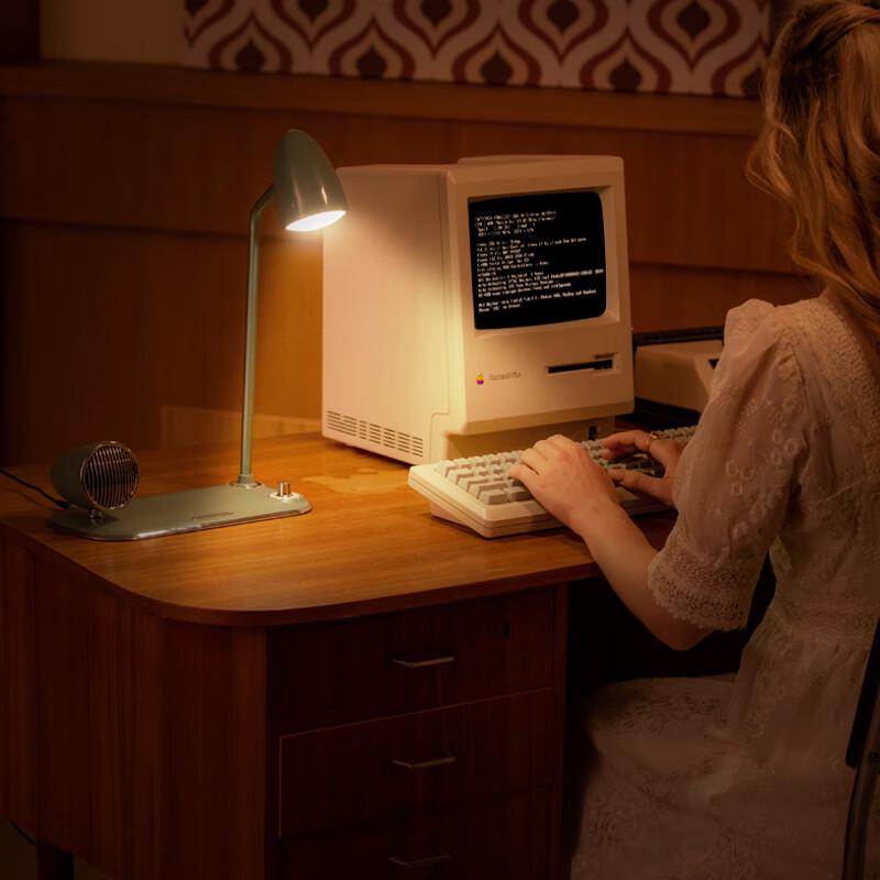 

Hyundai Retro Table Lamp Speaker