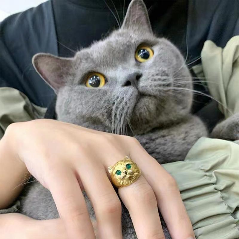 

Women s Retro 18K Gold Plated Cat Emerald Ring with Inlaid Diamond Engraving