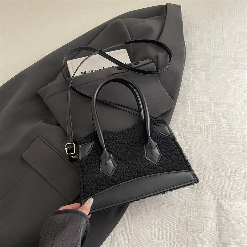 Plush Fashion Handbag 2025 Autumn New Niche Design Versatile Ins High Value Messenger Bag Small Square Bag