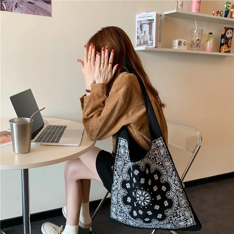 WTEMPO Retro Casual Versatile Single Shoulder Bags Black Pattern Large Capacity Canvas Handbag Women's Travel Shopping Message Bag