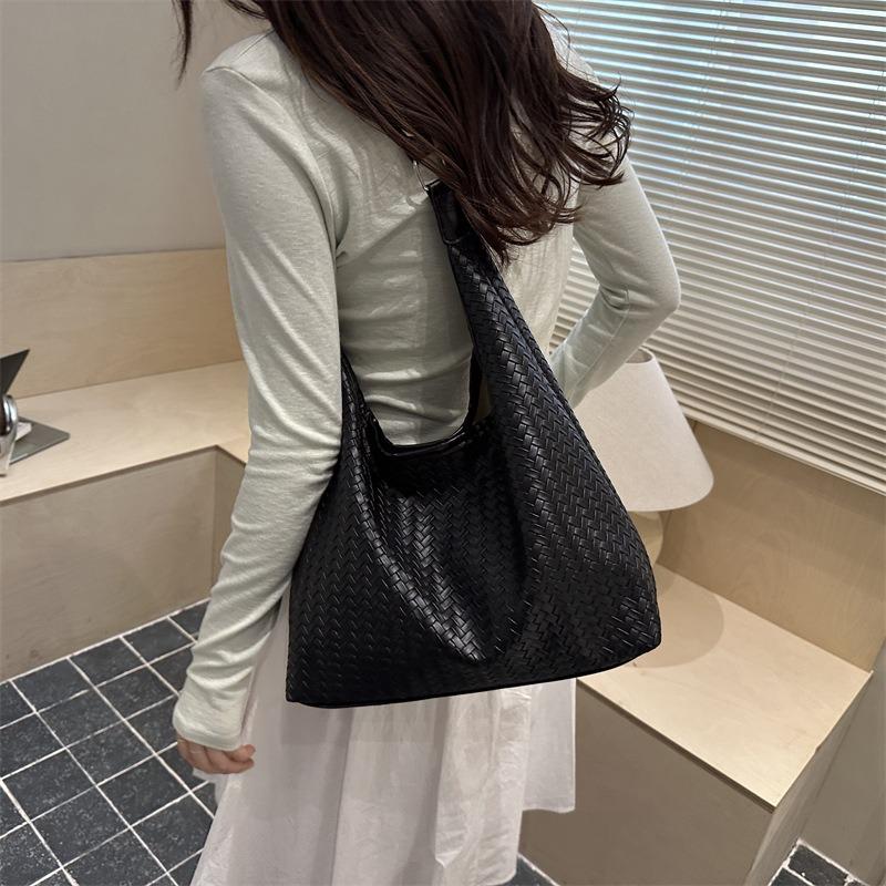 Retro Commuter Texture Shoulder Bag Women's Popular Korean Version Temperament Underarm Bag Tote Bag Fashion Women This Year