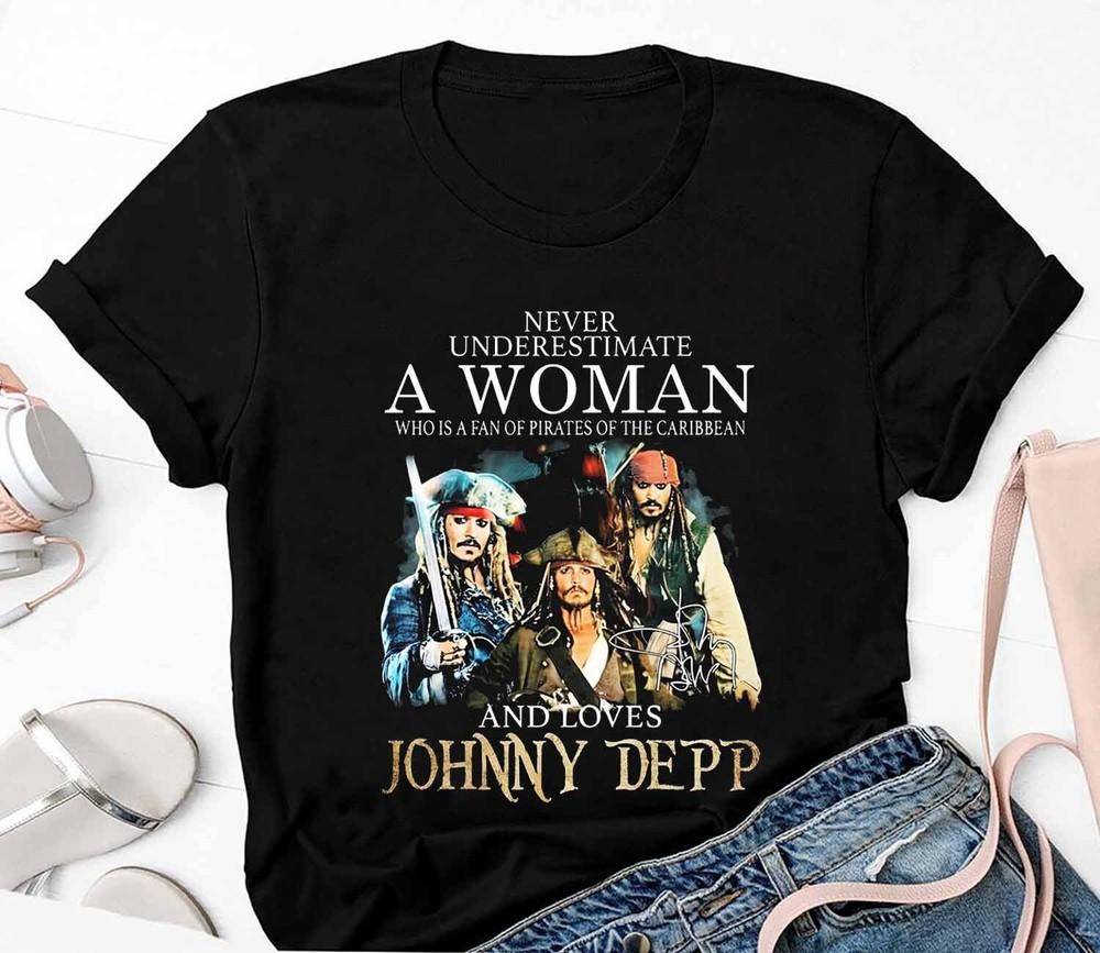 

Johnny Depp Never Underestimate A Woman Caribbean Shirt Johnny Depp Coffee Mug Unisex T-Shirt XL