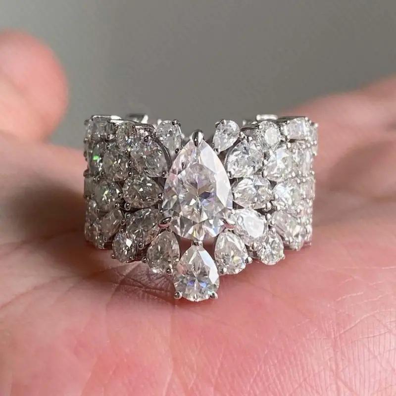 

New Luxury Sparkling Water Drop Proposal Ring with Elegant Design for Women, Exquisite Zircon Light Luxury Dress Accessories 10