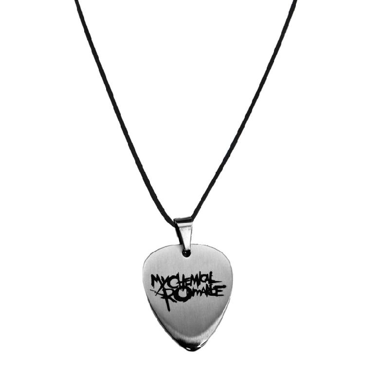 

Stainless Steel Guitar Pick Pendant Necklace Clavicle Chain Charm for Rock Fans
