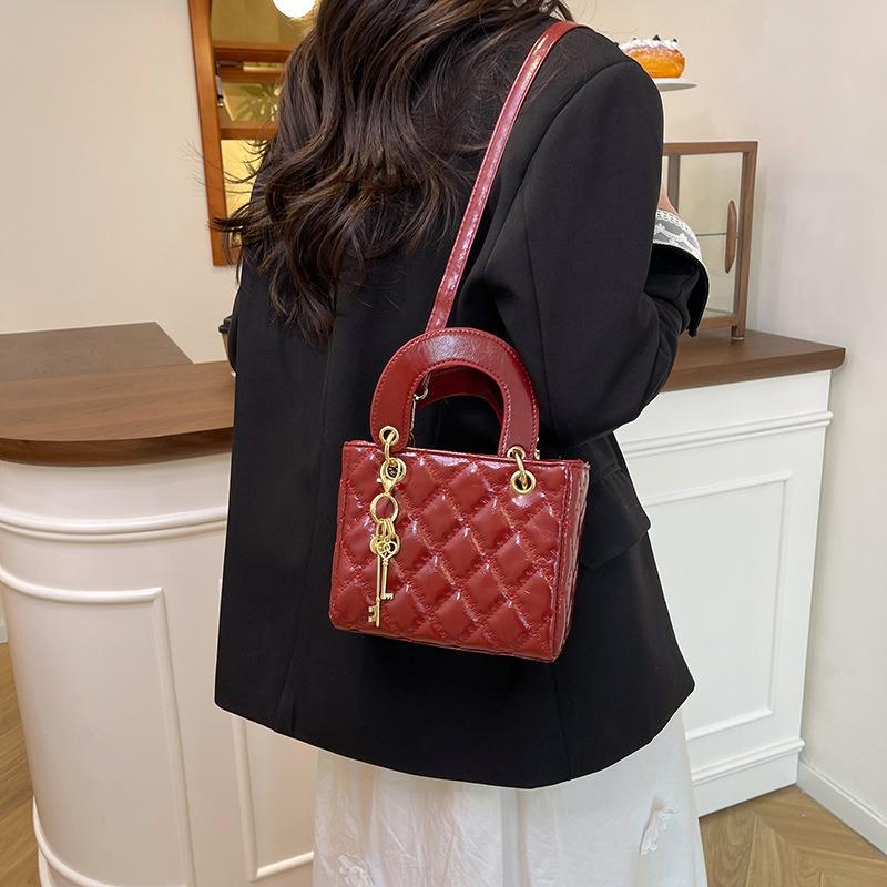 Niche Design Simple High-end Texture Portable Women's Bag Summer New Fashion Versatile Shoulder Bag Messenger Bag