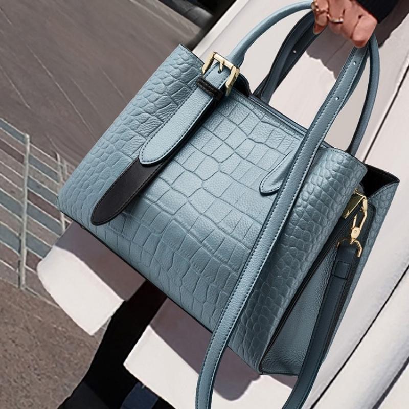 Genuine leather handbag for women, large capacity, new style, trendy, stylish, elegant crossbody commuter bag for women
