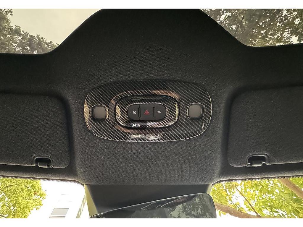 Moldura da Alavanca de Câmbio, Saídas de Ar do Banco Traseiro, Acabamento da Porta e Acessórios do Volante Xiaomi SU7