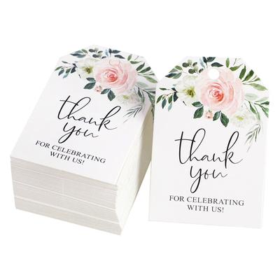 50 peças de etiquetas de presente florais Obrigado por comemorar conosco Etiqueta de papel Casamento Chá de panela Decoração de festa de aniversário Favores Fornecimento