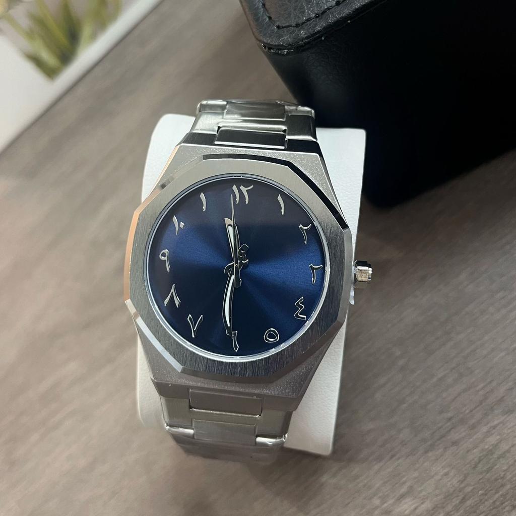 Fashion Versatile Watch Ultra-thin Men's Watch Steel Belt Quartz Watch