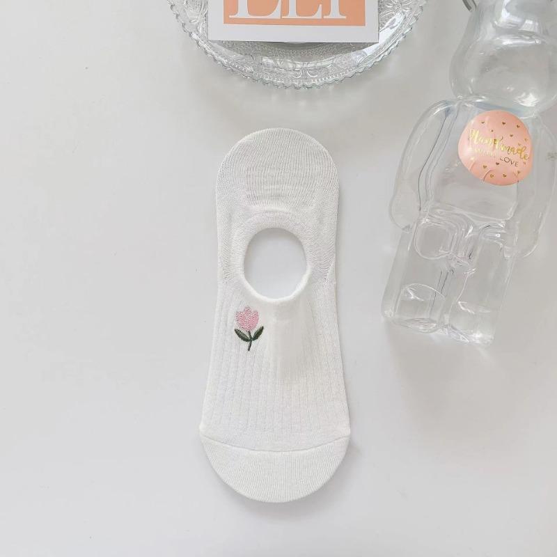 Summer Thin, White, Versatile and Cute Cartoon Shallow Boat Socks for Women, Breathable, Sweat-absorbing and Invisible Socks for Women