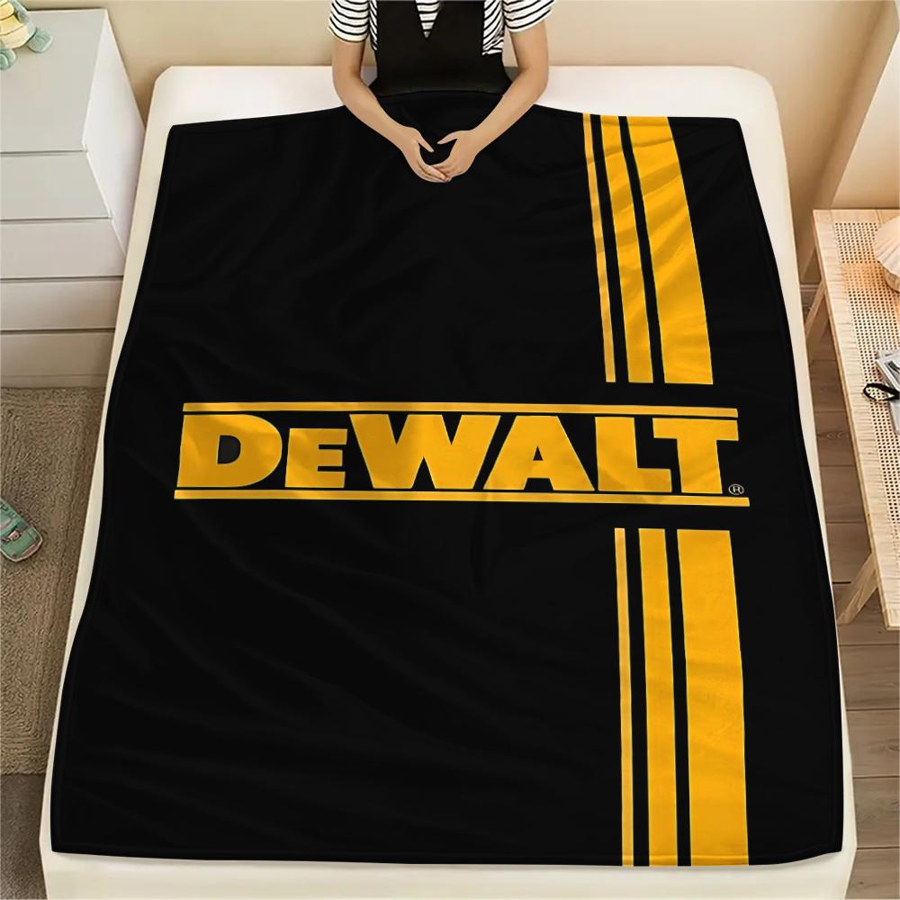 1 szt. Koc flanelowy z nadrukiem Dewalt, Wysokiej jakości, Na wszystkie pory roku, Wystrój domu, Ciepło i komfort, Idealny na prezenty świąteczne