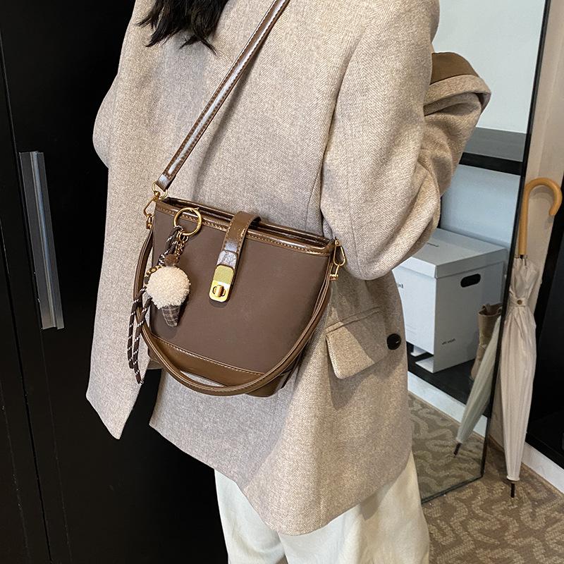 Popular Wholesale Bag Women 2025 New Fashion Portable Go Out To Work Popular Shoulder Crossbody Small Square Bag