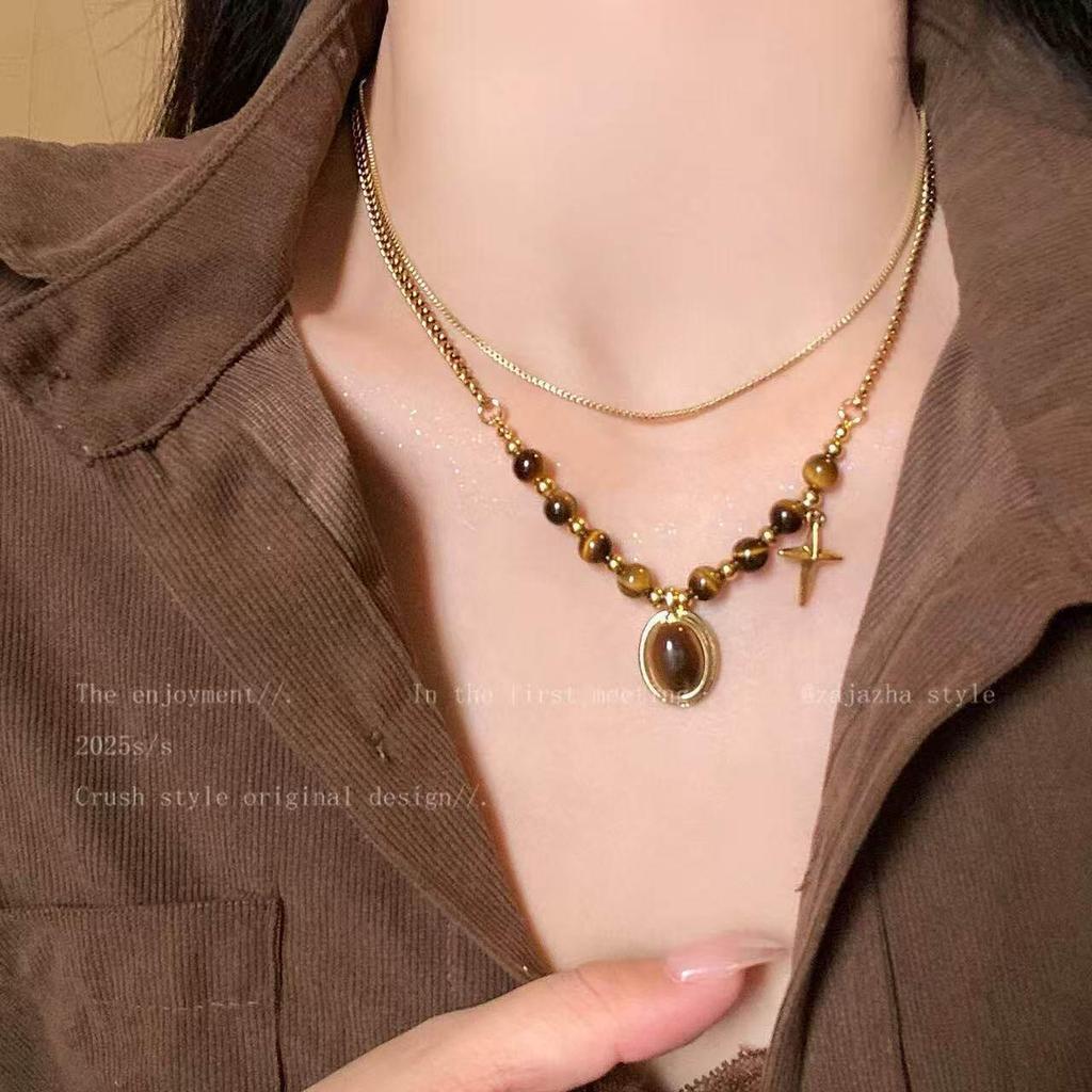 Elegant Pearl Necklace: Trendy, High-End Titanium Steel Clavicle Chain for Women