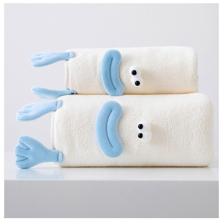 The new cute cartoon cute duck feet coral fleece towel is soft and absorbs water without shedding hair. Student mother towel