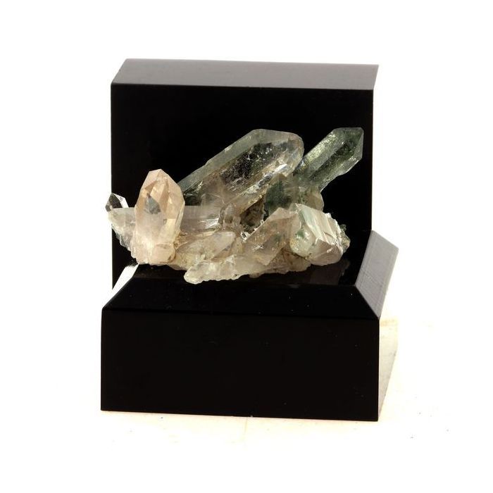 Pierres et Minéraux. Quartz + Chlorite + Rutile. 75.0 ct. Les Deux Alpes, Oisans, France.